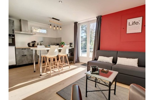 St-Meme-le-Tenu Apartment | Superior apartment n°1