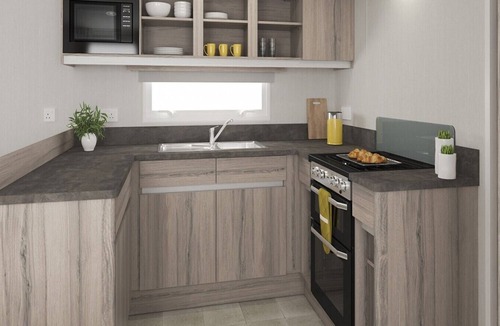 Dunbar House | Superior Caravan situated on peaceful location with outside decking