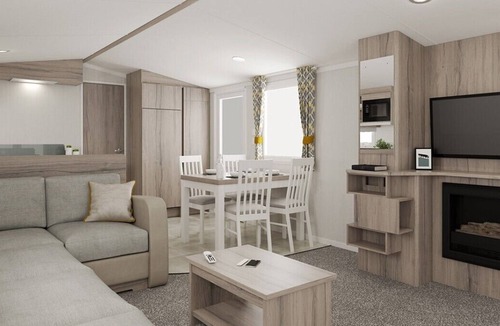 Dunbar House | Superior Caravan situated on peaceful location with outside decking