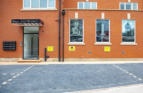 Roundhay Apartment | Superior Compact Studio Close to Amenities