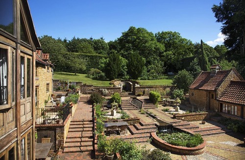 Sibford Gower Cottage | Superior crafted cottage in Oxfordshire Cotswolds, near Great Tew