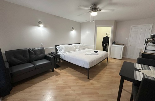 Timiskaming District House | Superior King Suite - Private Entrance - Lakeview