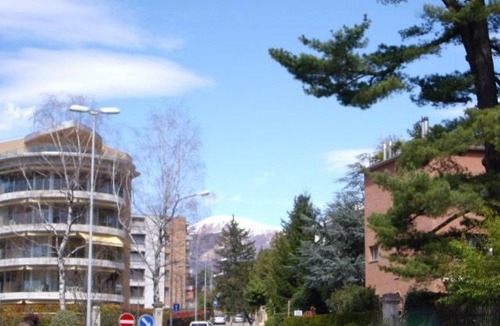 Lugano House | Superior King Room in the spacious sharing flat a walk to lake/city centre and University
