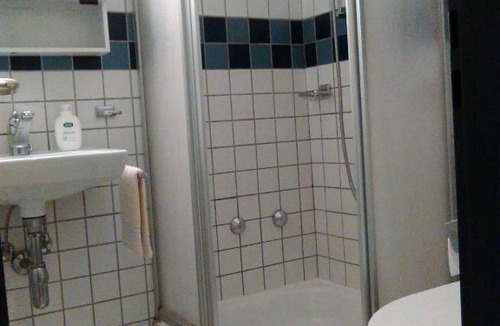 Lugano House | Superior King Room in the spacious sharing flat a walk to lake/city centre and University