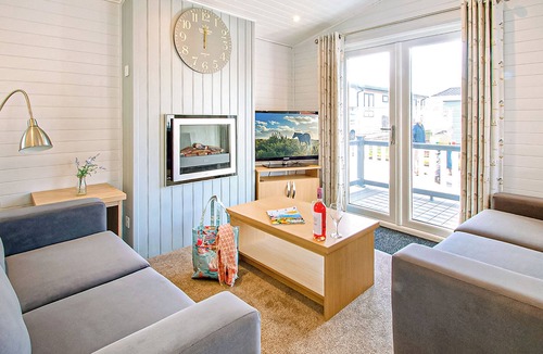 Milford on Sea Ski Chalet | Superior Lodge Plus 4