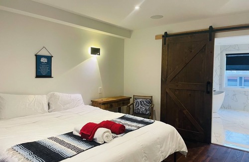 Chippawa Bed & Breakfast | Superior Master Suite