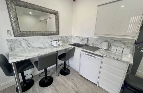 South Shore Apartment | Superior suite with spa bath