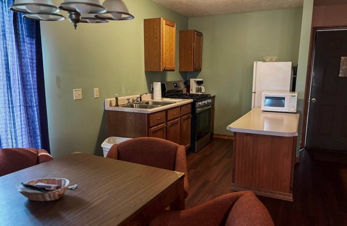 Golconda House | Superior Suite w/Full Kitchen on the Bluff