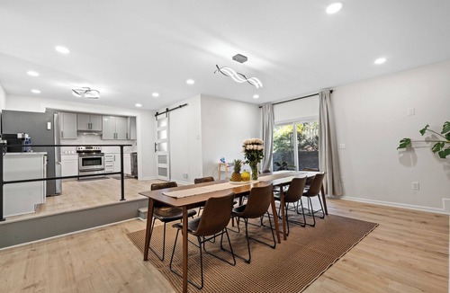 Fort Washington Villa | SuperLocation NationalHarbor near Gaylord MGM hotels- 6 bedrooms with BBQ Garden