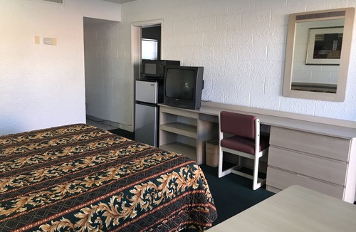 Northeast El Paso Hotel | SuperLodge Motel