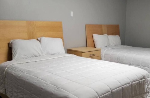 New Castle Hotel | Superlodge