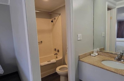 New Castle Hotel | Superlodge