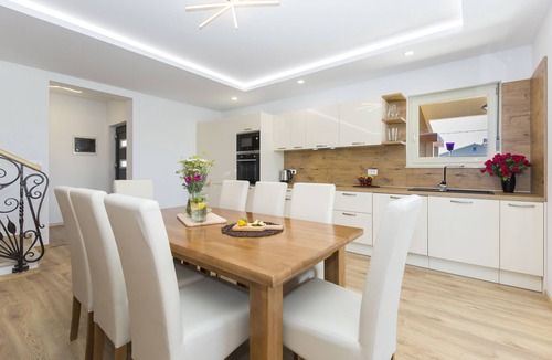 Nedescina Villa | Superschönes Ferienhaus mit Pool
