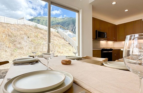 Makaha Valley House | Support LOCAL: NEW! Makaha Valley Home