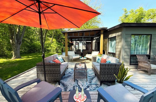 Amherstburg Cottage | Support your nature prescription at The Nest, situated in a conservation area!