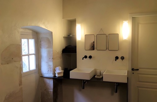 Vagnas Bed & Breakfast | Sur La Calade Guesthouse with Mountain View, Shared Pool and Wi-Fi