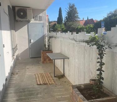 Courthezon Apartment | Sur la route des vignerons