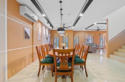 Kampung Salak Tinggi House | Suraya Homestay Semi-D