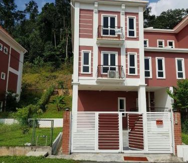 Kampung Salak Tinggi House | Suraya Homestay Semi-D