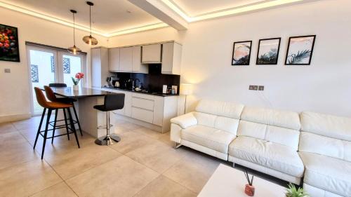 Berrylands House | Surbiton Luxury Garden House 19