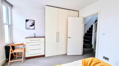 Berrylands House | Surbiton Luxury Garden House 19