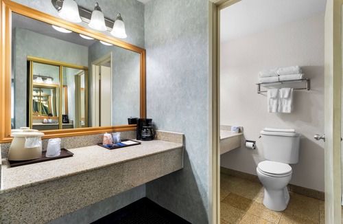 Bakersfield Hotel | SureStay by Best Western Bakersfield Central