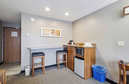 Roseland Hotel | SureStay by Best Western South Bend