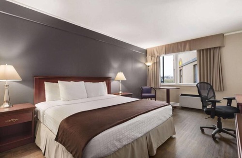 Brockville Hotel | SureStay by Best Western Brockville