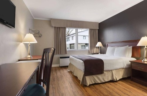 Brockville Hotel | SureStay by Best Western Brockville