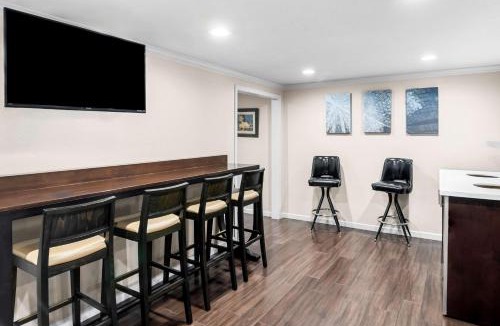 Lakeview Hotel | SureStay by Best Western Lakeview