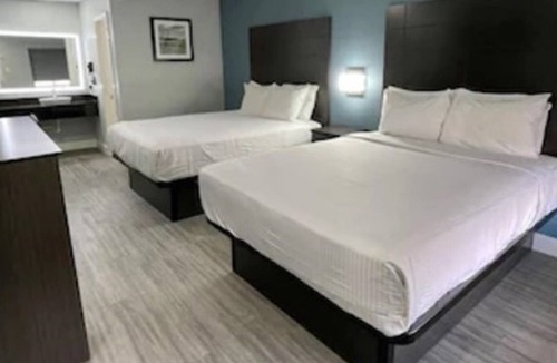 Tobin Hill Hotel | SureStay Hotel by Best Western San Antonio Riverwalk
