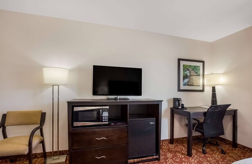Whittington Hotel | SureStay Hotel by Best Western Whittington Rend Lake