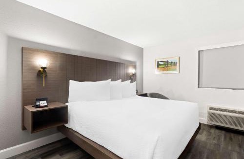 Groves Hotel | SureStay Hotel by Best Western Groves
