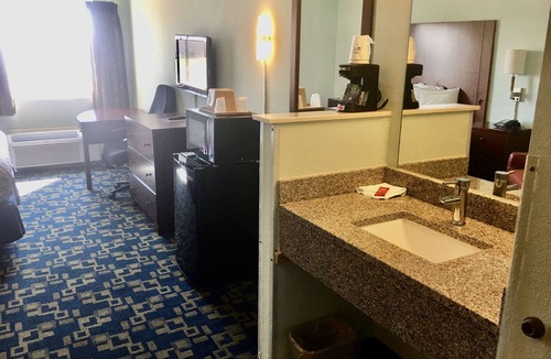 Oakland Hotel | SureStay Hotel by Best Western Weimar