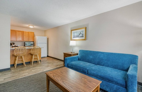 Elizabethtown Hotel | SureStay Plus by Best Western Elizabethtown Lancaster