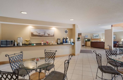 Elizabethtown Hotel | SureStay Plus by Best Western Elizabethtown Lancaster
