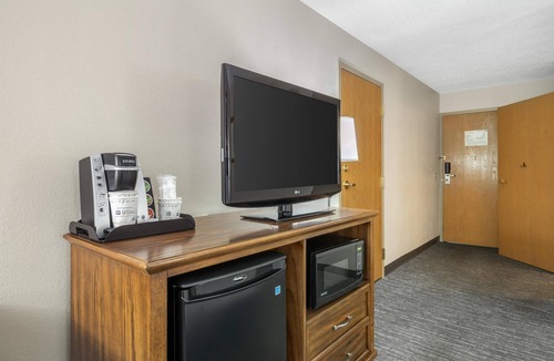 Elizabethtown Hotel | SureStay Plus by Best Western Elizabethtown Lancaster