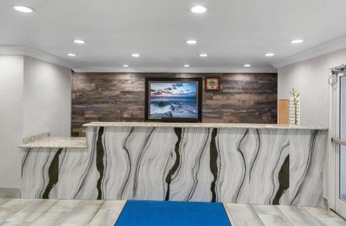 Benbrook Hotel | SureStay Plus by Best Western Fort Worth Benbrook