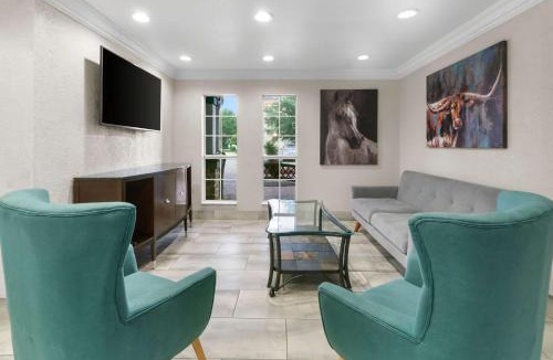 Benbrook Hotel | SureStay Plus by Best Western Fort Worth Benbrook
