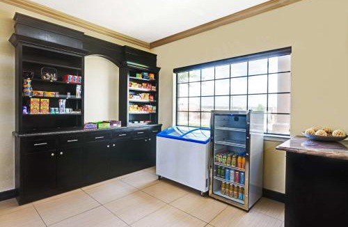 North San Antonio - SAT Hotel | SureStay Plus by Best Western San Antonio Airport