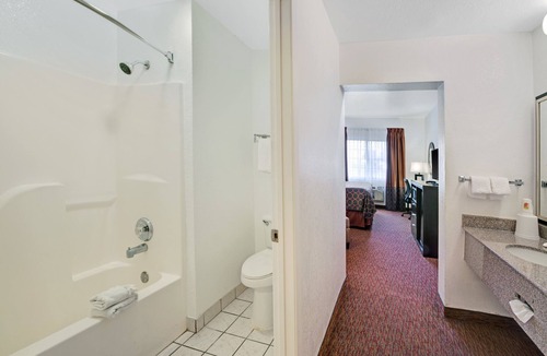 North San Antonio - SAT Hotel | SureStay Plus by Best Western San Antonio Airport