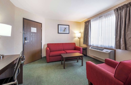 Enterprise Hotel | SureStay Plus by Best Western Enterprise