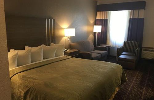 Edmond Hotel | SureStay Plus by Best Western Edmond
