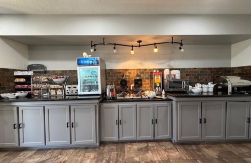 Clovis Hotel | SureStay Plus by Best Western Cannon A.F.B.