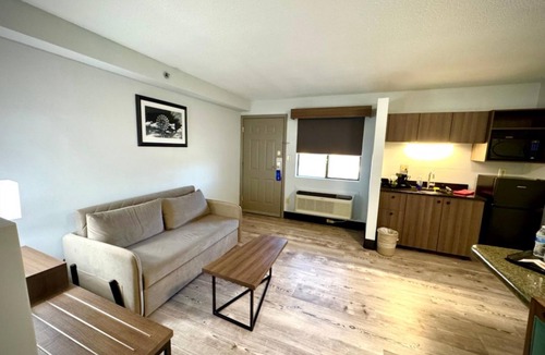 Clovis Hotel | SureStay Plus by Best Western Cannon A.F.B.