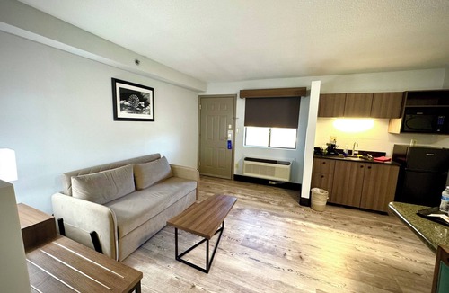 Clovis Hotel | SureStay Plus by Best Western Cannon A.F.B.