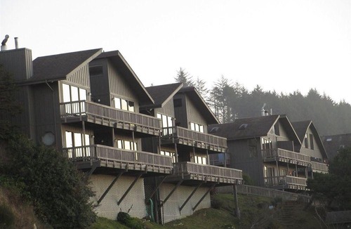 Gold Beach Hotel | SureStay Plus Hotel by Best Western Gold Beach