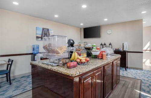 Greenwood Hotel | SureStay Plus Hotel by Best Western Greenwood