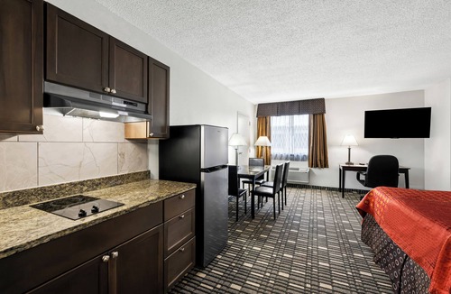 Lubbock Hotel | SureStay Plus Hotel by Best Western Lubbock Medical Center