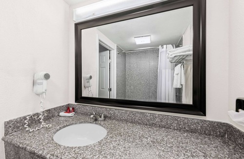 Lubbock Hotel | SureStay Plus Hotel by Best Western Lubbock Medical Center